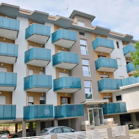 Apartment Flat In Building With Lift 200m From The Sea